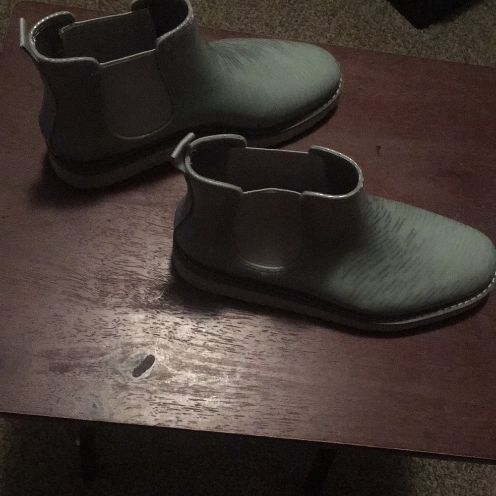 Limited edition cougar and Jill Malek rain ankle boots - Picture 2 of 10